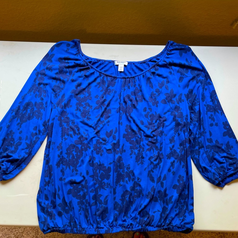 Old Navy Blue and Black Floral Scoop Neck Top